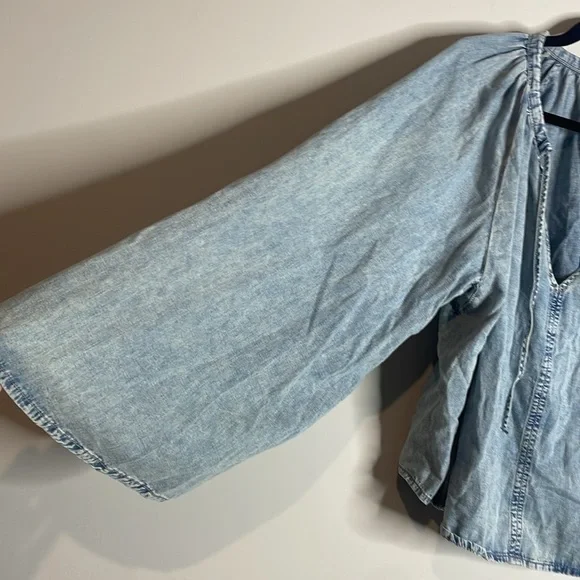 Frame | Women’s Shirred V Neck Denim Blouse Size XS Oversized - Picture 4 of 7